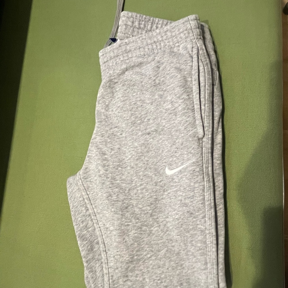 Nike Sportswear Club Fleece sweatpants - Men’s small